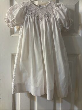 Petit Ami Beautiful Baby Girls White Hand Smocked Bishop Puff Sleeve Dress 6M